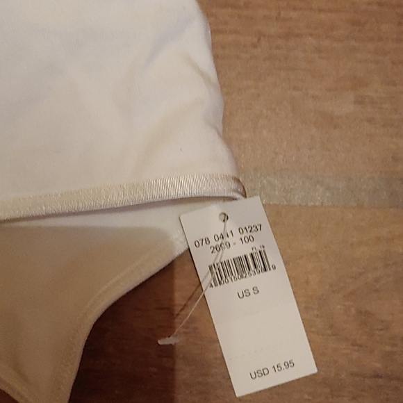 New white and black Aerie tank top - Picture 3 of 4